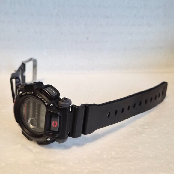 G Shock Digital Black and red - Picture 5 of 9